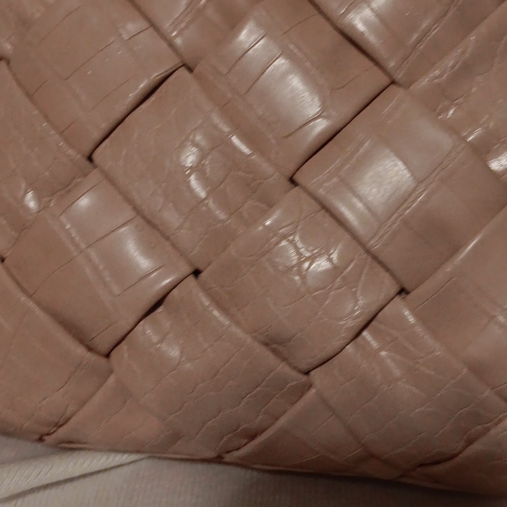 Like Dreams light pink crossbody. - Picture 2 of 14